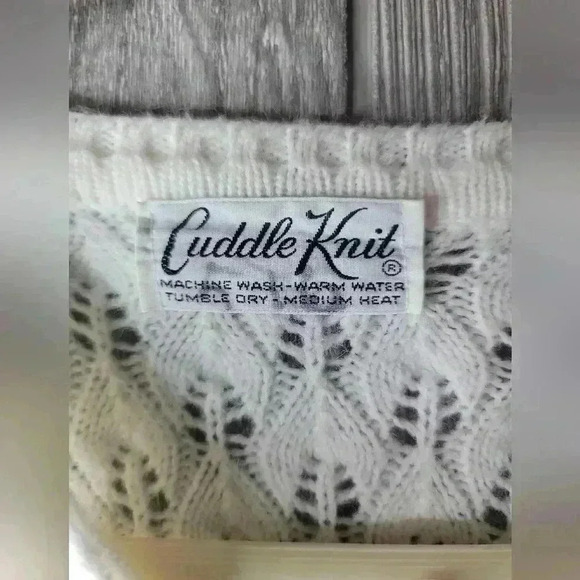 VINTAGECuddle Knit cardigan size M/L small call out at pictured. Can be cleaned - Picture 4 of 5